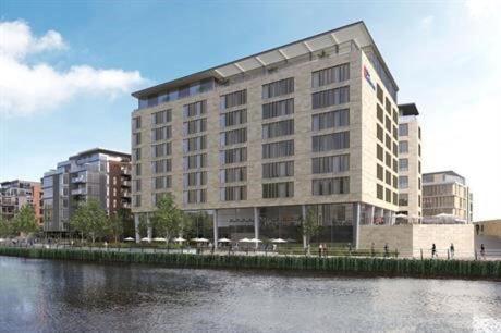 Hilton Garden Inn Peterborough City Centre Bagian luar foto